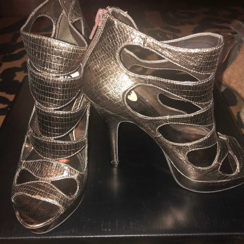 Carlos Santana metallic platform shoes size 6